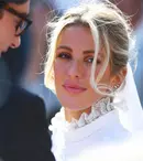 Cântăreața Ellie Goulding s-a căsătorit. Cum arată spectaculoasa rochie de mireasă pe care a ales-o