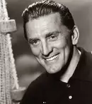 Kirk Douglas şi-ar fi dorit să joace în filmul „Dacii”. A făcut însă doar o fotografie cu Amza Pellea