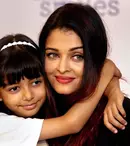Aishwarya Rai Bachchan și fiica ei au fost internate în spital
