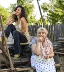 Nuami Dinescu, Alina Florescu, Tatiana Şelaru şi Răzvan „Krem” Alexe dau viaţă personajelor din mahala în serialul „Adela”