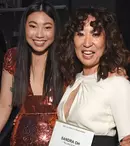 Sandra Oh şi Awkwafina vor fi surori într-o comedie Netflix