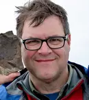 Viasat Nature va difuza un nou documentar „Extreme polare” cu palentologul Kirk Johnson