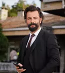 O ia pe urmele iubitei sale, Özge Yağiz? Gökberk Demirci, zvonuri că iese din serialul „Jurământul”