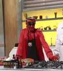 „Chefi la cuțite”. Comedianţii Ionuţ Rusu şi Andrei Ciobanu, printre invitaţii speciali de astăzi