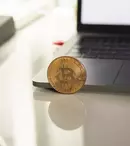 (P) Cum a apărut Bitcoin și ce determină fluctuațiile de preț?