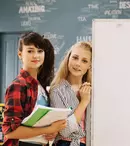 (P) Care sunt avantajele oferite de o tablă magnetică cu stand mobil?