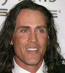 Tragedie de nedescris! Joe Lara, celebrul actor din serialul „Tarzan” a murit în urma unui accident aviatic