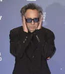 Tim Burton a venit în București. Regizorul va filma aici „Wednesday”, continuarea de la „The Addams Family”