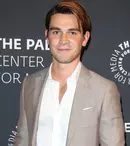 Actorul KJ Apa, cunoscut din serialul „Riverdale”, va deveni tată pentru prima oară