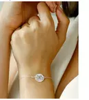 (P) 5 cadouri ideale pentru o absolventă de liceu sau facultate