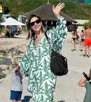 Cum arată Adela Popescu în costum de baie, la doar trei săptămâni după ce a născut