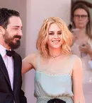 Kristen Stewart strălucește în rolul prințesei Diana, care i-ar putea aduce un Oscar