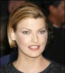 Linda Evangelista, de nerecunoscut din cauza operațiilor estetice eșuate: „Am fost desfigurată cu brutalitate”