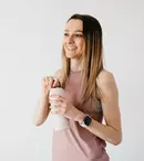 Ce șampon trebuie să folosești dacă te confrunți cu căderea părului și mătreață?