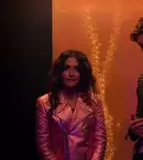 Sarah Shahi și Adam Demos, actorii din serialul „Sex/Life” de pe Netflix, formează un cuplu și în realitate