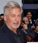 „Isteric și dărâmat”. Alec Baldwin și-a anulat toate proiectele. Actorul, văzut alături de soțul victimei