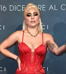 Lady Gaga și Mădălina Ghenea, apariții spectaculoase la premiera filmului „House of Gucci” de la Milano