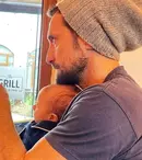 „Nu e al meu”. Reacția lui Dani Oțil după ce prima poză cu chipul fiului său a apărut online. FOTO