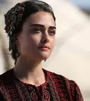 Cine este Esra Bilgic, superba actriță din serialul turcesc „Ramo”