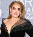 Adele a împlinit 34 de ani. Artista a postat imagini cu ea în rochie scurtă, fără pic de machiaj