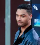 Ducele din Bridgerton, Regé-Jean Page, însoțit de iubita lui la un eveniment monden. Cum arată Emily Brown