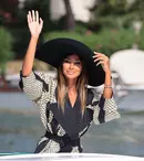 Un nou selfie de colecție pentru Mădălina Ghenea. Cu ce actor celebru s-a pozat vedeta din „House of Gucci”