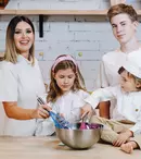 Ela Crăciun și-a lansat a treia carte dedicată creșterii sănătoase a copiilor