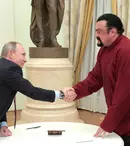 Steven Seagal îl susține în continuare pe Putin. Actorul și-a sărbătorit ziua de naștere la Moscova