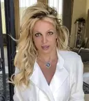 Britney Spears șochează încă o dată. Viitoarea mămică a pozat din nou nud. Pe cine ține în brațe