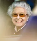 Motivul surprinzător pentru care Regina Elisabeta a II-a a purtat un șal pe umeri în timpul ultimei sale apariții publice