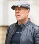 Bruce Willis, surprins la restaurant, în Los Angeles, la 6 săptămâni de când a anunțat că suferă de afazie. Cine îl însoțea