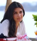 „Fiica ambasadorului”, 9 mai 2022. Cum reușește Mavi să deschidă ușile conacului pentru ea și Sancar