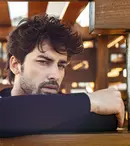 Ce face acum Alp Navruz, Cenk din serialul „Ține-mă de mână!”. Actorul turc o ia pe urmele lui Tom Cruise