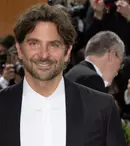 Bradley Cooper are o nouă iubită. Fostul ei soț a fost condamnat la închisoare