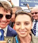 Tom Cruise s-a fotografiat cu o româncă, la un show aviatic din Marea Britanie