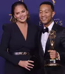 Chrissy Teigen este din nou însărcinată la aproape 2 ani de la pierderea tragică a bebelușului