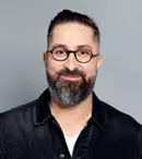 Cosmin Savu, din culisele emisiunii „România, te iubesc!”: „Ne luptăm pentru fiecare interviu”. EXCLUSIV