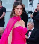 Cele mai strălucitoare ținute de pe covorul roșu de la Festivalul de Film de la Veneția 2022