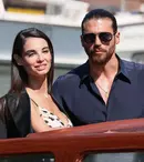 Can Yaman și Francesca Chillemi au strălucit pe covorul roșu de la Festivalul de Film de la Veneția. Ce ținute au purtat