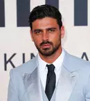 Michele Morrone, actorul din controversata serie de filme „365 de zile”, de la Netflix, văzut în ipostaze romantice cu o americancă celebră