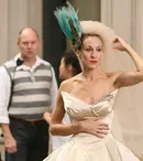 Sarah Jessica Parker, din nou în rochia de mireasă a lui Carrie Bradshaw. Ținuta a fost reinterpretată pentru sezonul 2 din „And Just Like That”