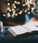 10 cărți perfecte de pus sub bradul de Crăciun. Cadoul ideal pentru pasionații de lectură