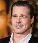 Brad Pitt și iubita lui, surprinși în ipostaze tandre. Ines de Ramon a rămas topless lângă celebrul actor
