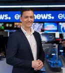 Vitalie Cojocari (Euronews), în propriul rol pe scena Teatrului Național. Jurnalistul joacă în piesa de teatru „No Man’s Land”