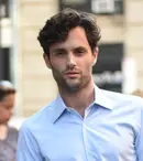 Drama lui Penn Badgley, actorul din serialul „You”. De ce mama lui era nevoită să îl resusciteze zilnic în primul an de viață