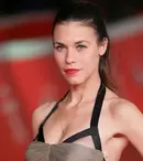 Ana Ularu joacă în serialul „The Power”, alături de Toni Collette. Când este premiera pe Prime Video