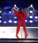 Rihanna, bebe nr.2! Artista și-a afișat burtica de gravidă în timpul show-ului de la SuperBowl
