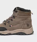 Moda pentru bărbați. Ghete și ceasuri la modă în 2023