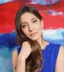 Dana Rogoz și soțul ei, pasionați de design interior. „Amenajarea interioară a caselor în care am locuit a fost mereu făcută de noi”. EXCLUSIV