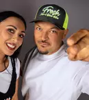 Reacția lui Puya când o tânără a urcat pe scenă să danseze cu el, în timpul unui concert. Momentul a devenit viral